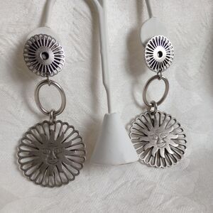 RUNWAY Brushed Silvertone metal Shoulder duster Sun Dungles ClipOn Earrings